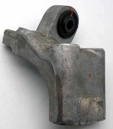 Arm enigne mount RH. R200 R25 ZR