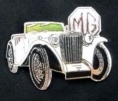 PIN BADGE MG TC BEIGE