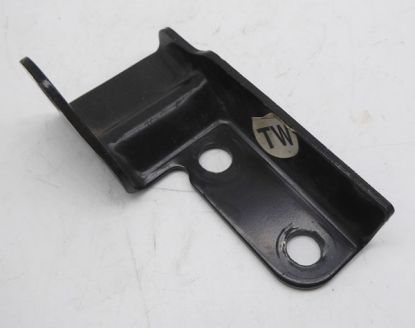 LH REAR ANTI ROLL BAR MOUNT