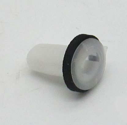 ZS RH GROMMET REAR LAMP