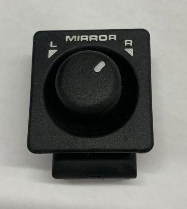 Door mirror adjustment switch