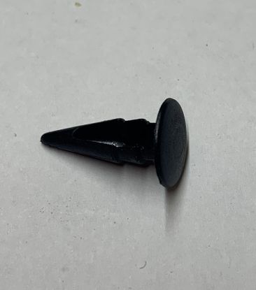 Push in fixing stud - carpets RV8
